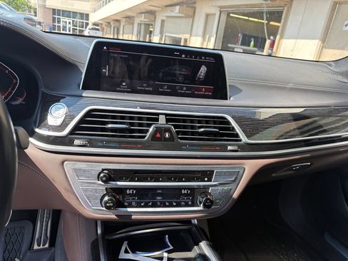 Used 2020 BMW 750i xDrive AWD/4WD image 22
