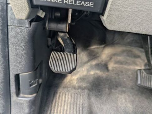 Used 2017 Ford F550 2WD Regular Cab Super Duty image 35