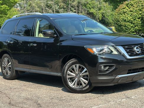 Used 2018 Nissan Pathfinder SV w/ SV Tech Package AWD/4WD image 1