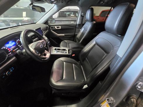 Used 2024 Ford Explorer XLT w/ Equipment Group 202A image 8