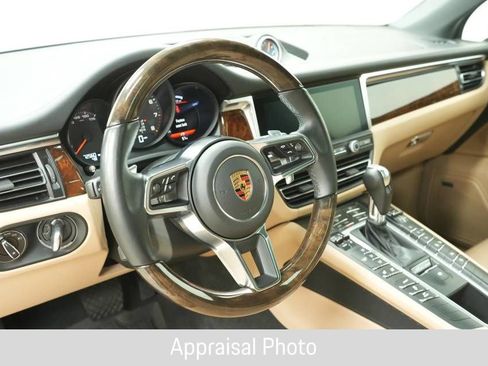 Certified 2019 Porsche Macan AWD/4WD image 4