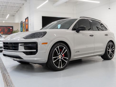 Used 2025 Porsche Cayenne GTS AWD/4WD image 4