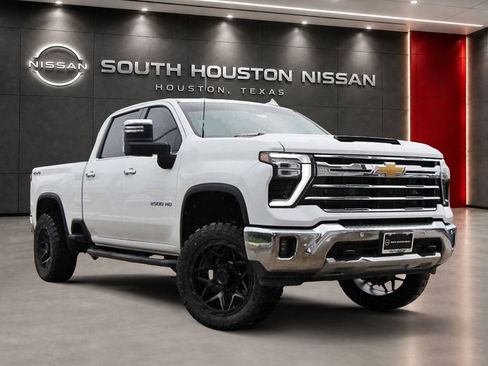 Used 2025 Chevrolet Silverado 2500 LTZ w/ LTZ Convenience Package AWD/4WD image 1