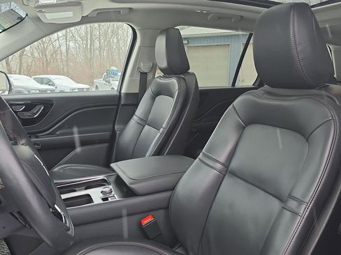 Used 2025 Lincoln Aviator AWD image 16