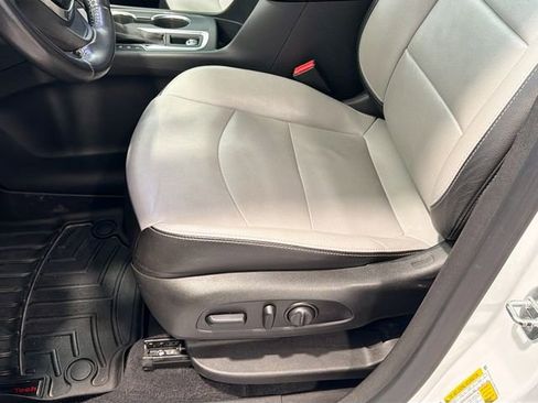 Used 2021 Chevrolet Equinox Premier AWD/4WD image 17