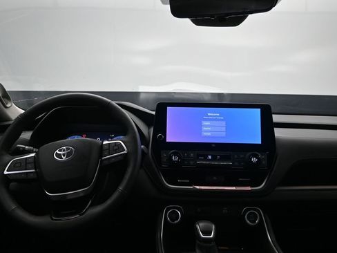 Used 2025 Toyota Grand Highlander AWD image 20