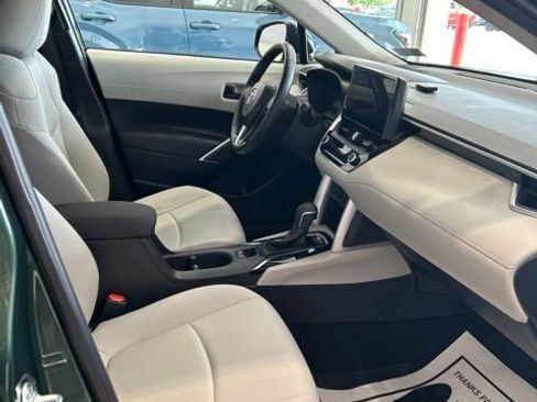 Used 2023 Toyota Corolla Cross LE w/ Moonroof Package AWD/4WD image 13
