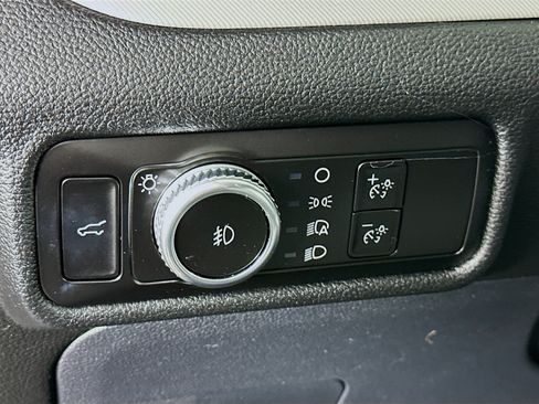 Used 2023 Ford Explorer XLT w/ Equipment Group 202A RWD image 17
