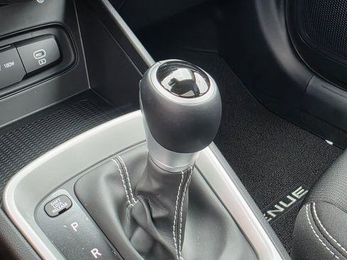 New 2025 Hyundai Venue SEL image 28