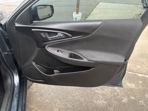 Used 2019 Chevrolet Malibu LT FWD image 16