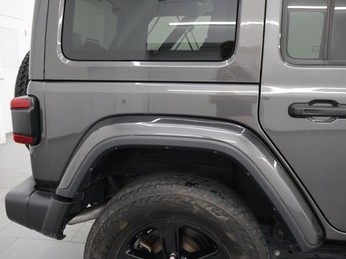 Used 2022 Jeep Wrangler Unlimited Sahara AWD/4WD image 23