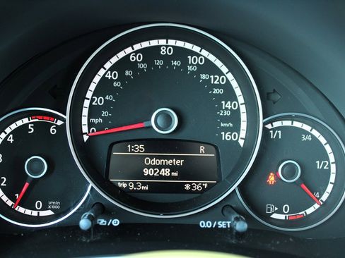 Used 2014 Volkswagen Beetle TDI image 16