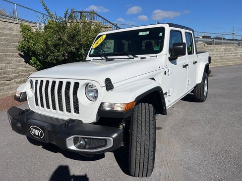 Used 2022 Jeep Gladiator Sport image 28