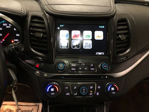 Used 2015 Chevrolet Impala LT w/ Convenience Package image 13