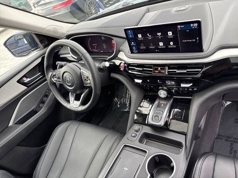 Used 2025 Acura MDX SH-AWD image 12