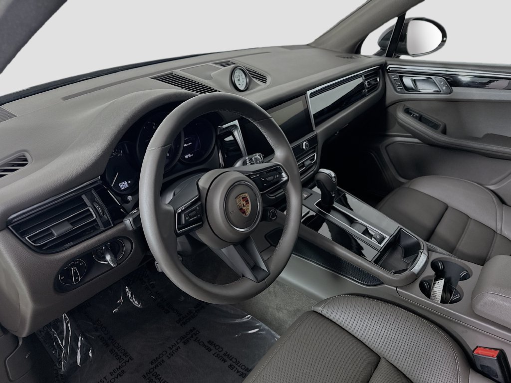 Certified 2026 Porsche Macan Turbo AWD/4WD image 4