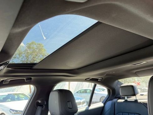 Used 2025 BMW 530i xDrive image 16