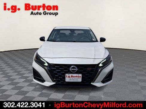 Used 2023 Nissan Altima 2.5 SR FWD image 2