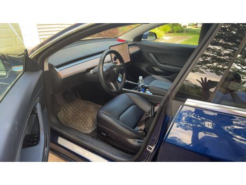 Used 2018 Tesla Model 3 Long Range RWD image 5