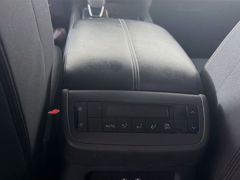 Used 2024 Nissan Pathfinder SV FWD image 25