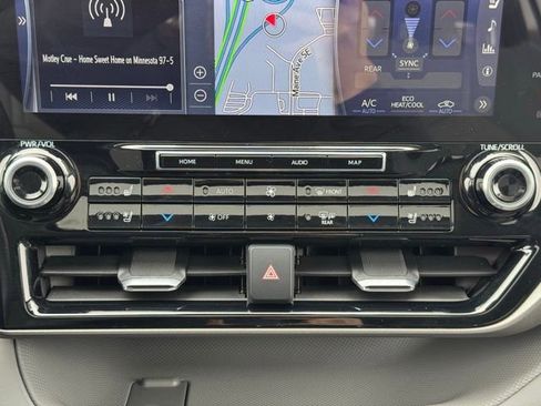 Used 2021 Toyota Highlander Limited image 14