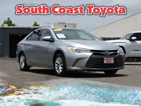 Used 2017 Toyota Camry LE FWD image 1