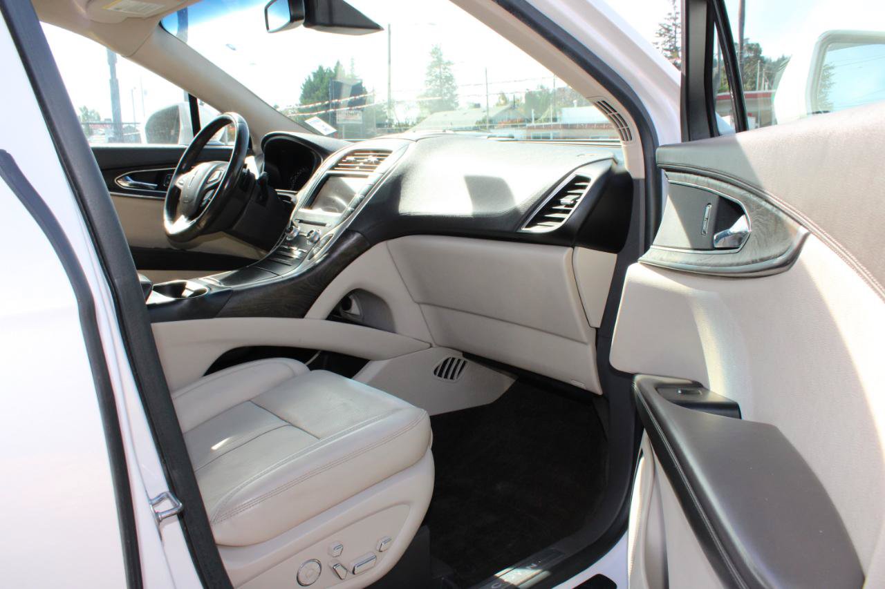 Used 2017 Lincoln MKX Reserve w/ Driver Assistance Package AWD/4WD image 15