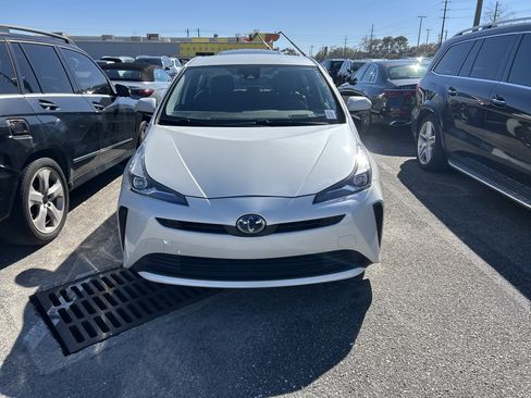 Used 2020 Toyota Prius L Eco image 2