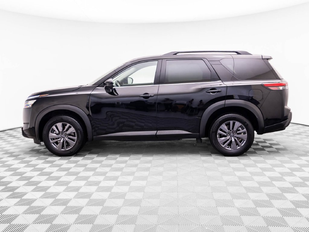 Used 2024 Nissan Pathfinder SV AWD/4WD image 2