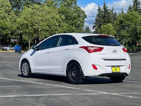 Used 2016 Hyundai Elantra GT FWD image 3