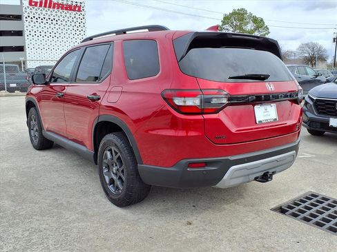 Certified 2024 Honda Pilot TrailSport image 3