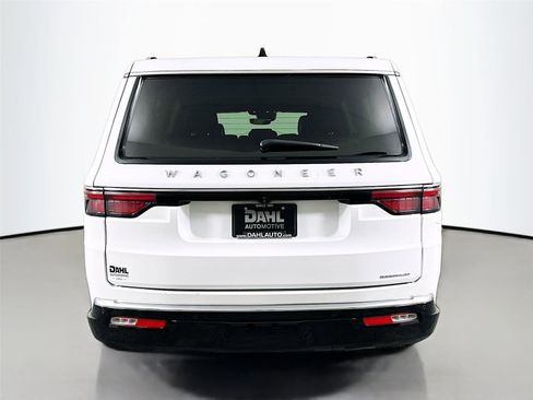 Used 2024 Jeep Wagoneer L Series II w/ Flexible Seating Group AWD/4WD image 12