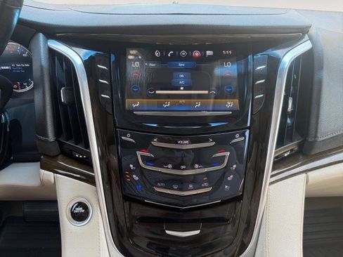 Used 2018 Cadillac Escalade ESV Luxury AWD/4WD image 8