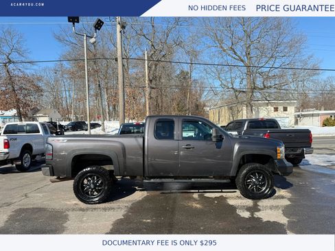 Used 2010 Chevrolet Silverado 2500 LT w/ Interior Plus Package image 2