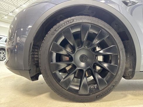 Used 2021 Tesla Model Y Long Range image 8