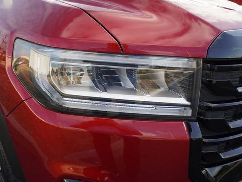 Used 2023 GMC Acadia SLE w/ Driver Convenience Package image 33