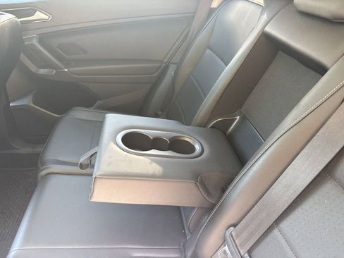 Used 2018 Volkswagen Tiguan SE w/ Panoramic Sunroof Package image 20