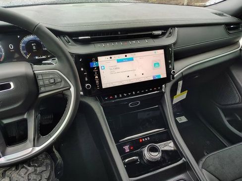 New 2026 Jeep Grand Cherokee Altitude AWD/4WD image 19