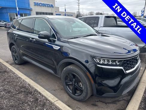 Used 2021 Kia Sorento LX image 1