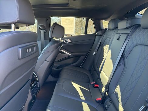 Used 2022 BMW X6 xDrive40i w/ M Sport Package image 14