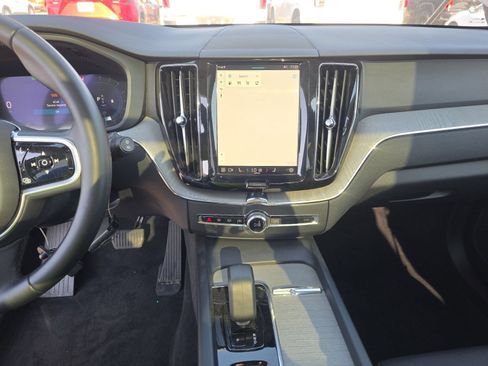Used 2025 Volvo XC60 B5 Plus AWD/4WD image 15