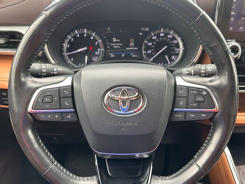 Used 2021 Toyota Highlander Platinum AWD/4WD image 22