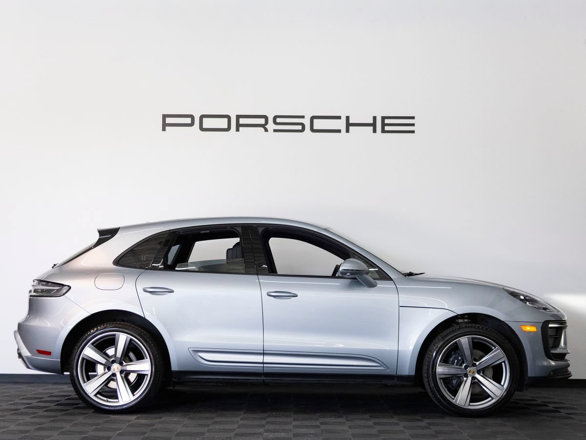 Certified 2024 Porsche Macan AWD/4WD image 8