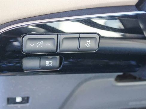 Used 2017 Toyota Prius Two w/ Carpet Mat Package image 31