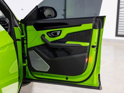 Used 2022 Lamborghini Urus image 26