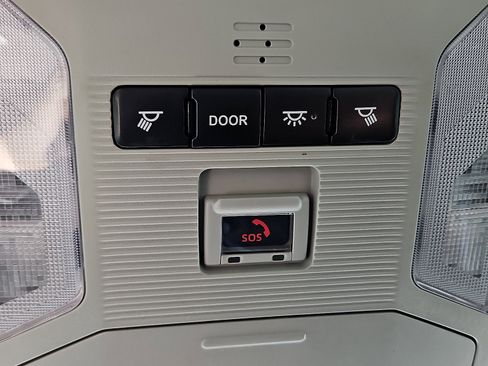 Used 2020 Toyota RAV4 LE image 19