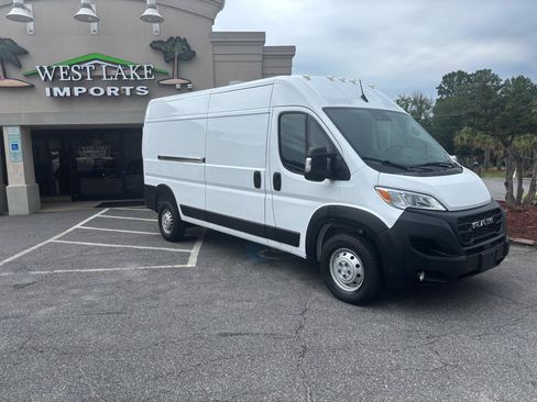 Used 2024 RAM ProMaster 2500 w/ Convenience Group FWD image 2