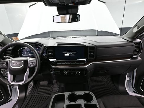 Used 2025 GMC Sierra 2500 SLE image 26
