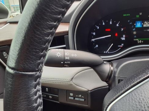 Used 2019 Toyota Avalon XLE image 17