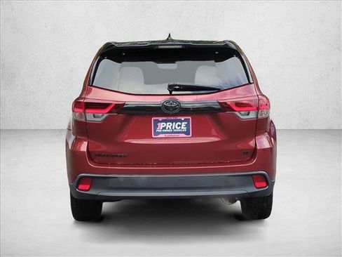 Used 2019 Toyota Highlander SE w/ Nightshade Edition image 6